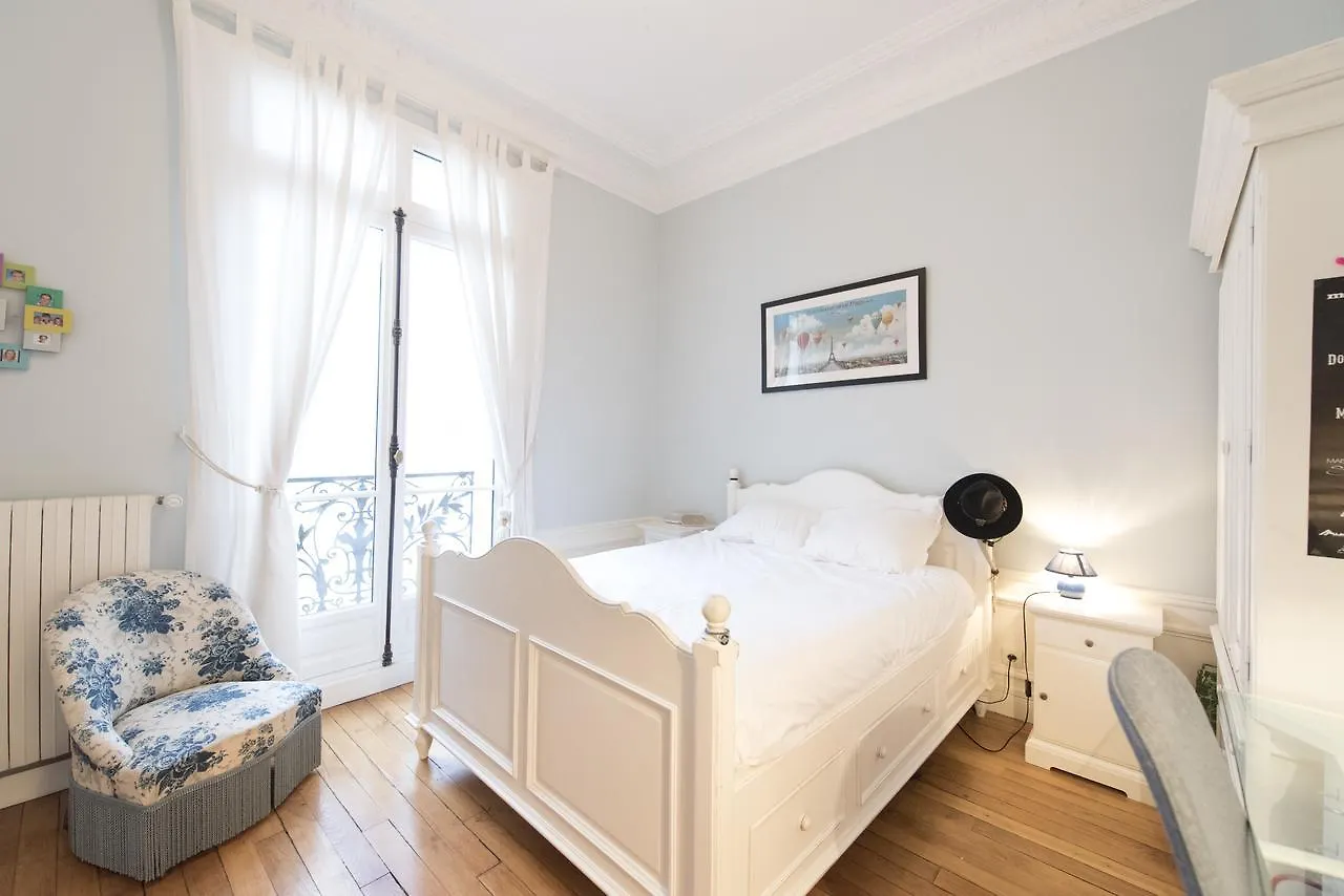 Veeve - Duplex Near Trocadero Daire