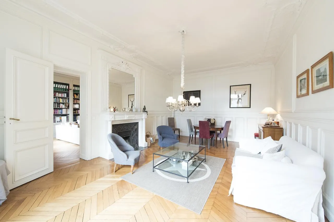Veeve - Duplex Near Trocadero Daire