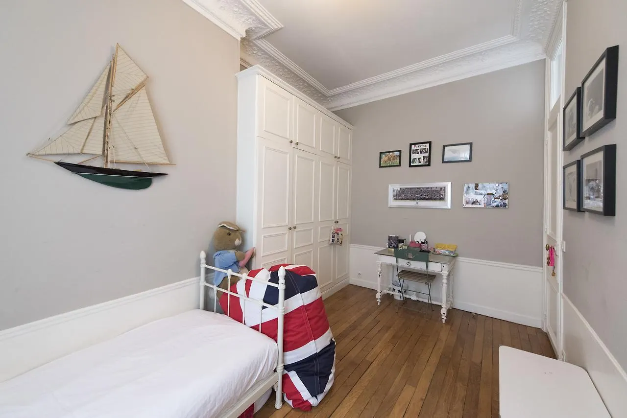 Veeve - Duplex Near Trocadero Apartment