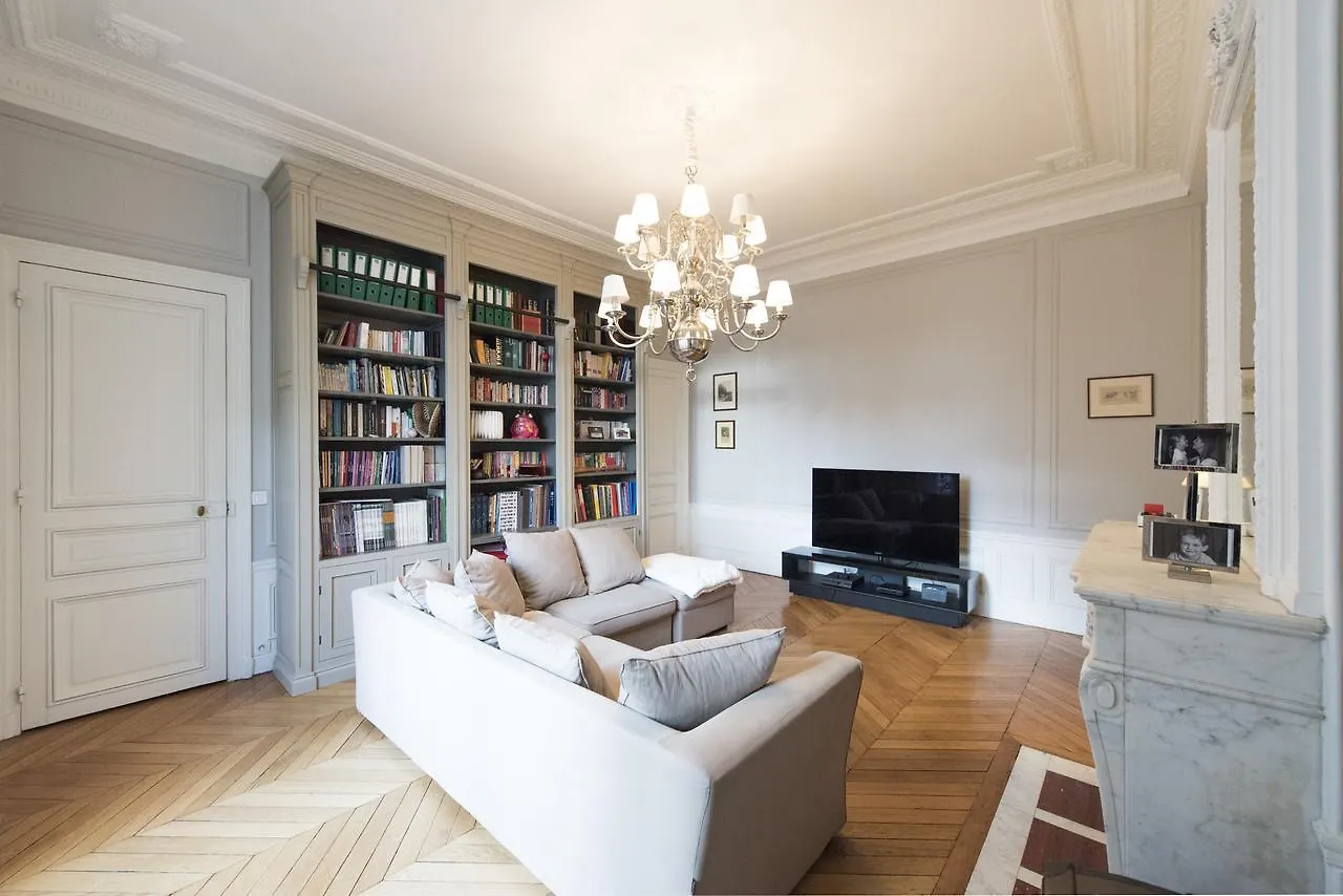 Veeve - Duplex Near Trocadero * Paris