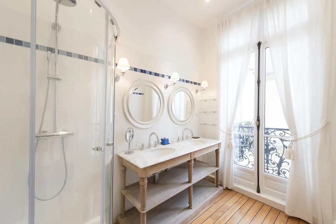 아파트 Veeve - Duplex Near Trocadero 파리